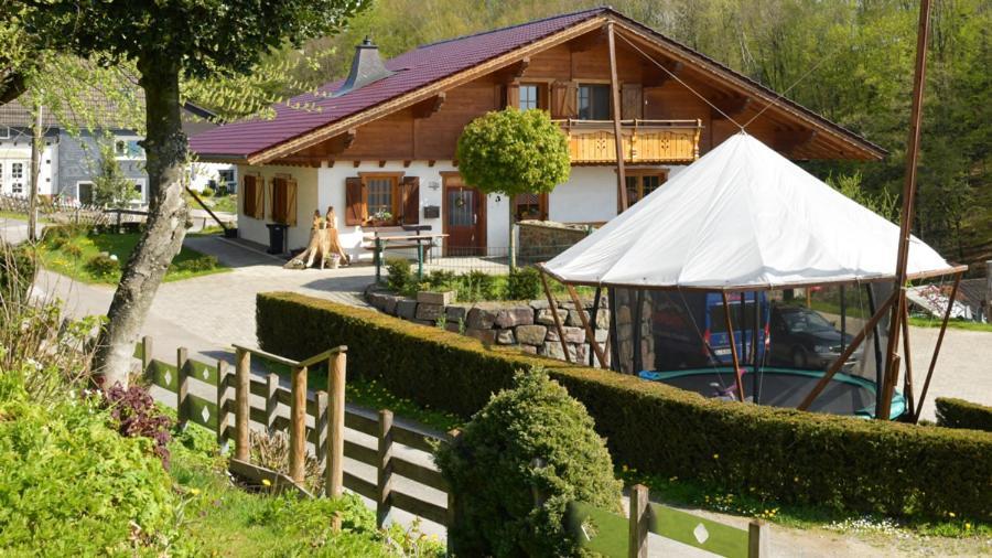Haus Alpenrose Zum Vic Lägenhet Wermelskirchen Exteriör bild